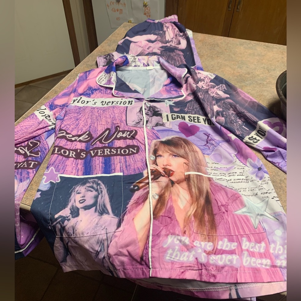 Taylor Swift Pajama Set (NWOT)